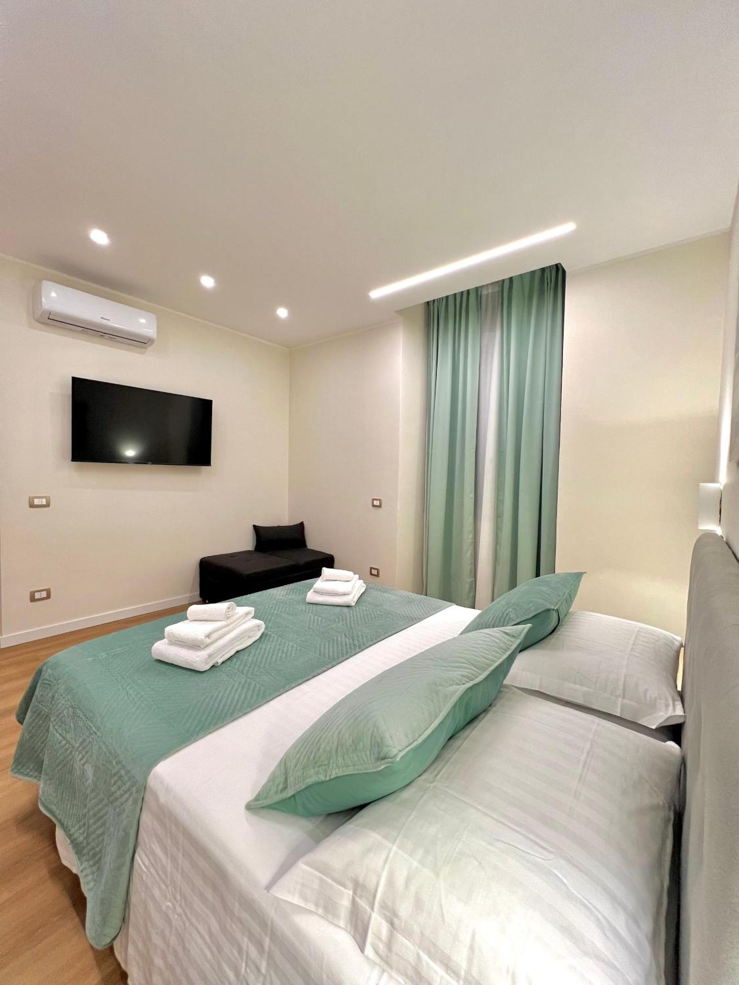 The Dream Apartment 100 M Dal Mare Savona Bagian luar foto