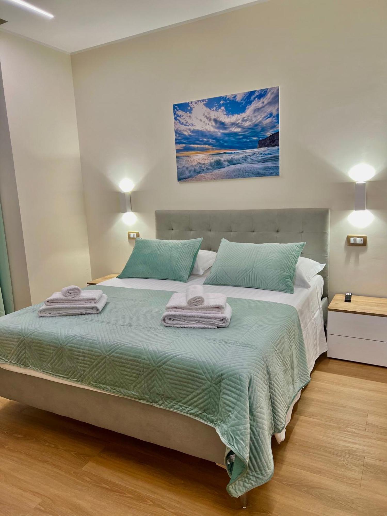 The Dream Apartment 100 M Dal Mare Savona Bagian luar foto