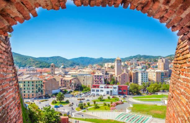 The Dream Apartment 100 M Dal Mare Savona Bagian luar foto