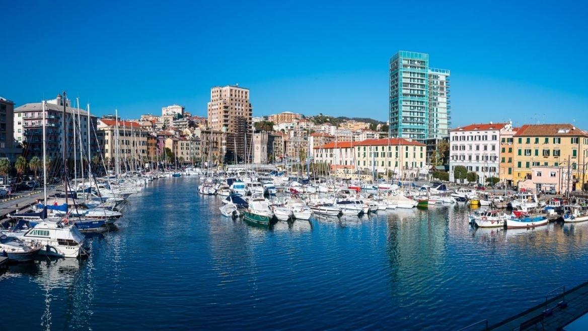 The Dream Apartment 100 M Dal Mare Savona Bagian luar foto